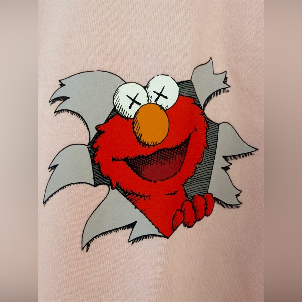 KAWS x UNIQLO Sesame Street PINK ELMO T -SHIRT Size MEDIUM NEW NWT RARE! - Picture 6 of 9